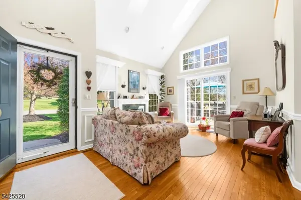 1 Westgate Dr, Clinton Twp., NJ 08801