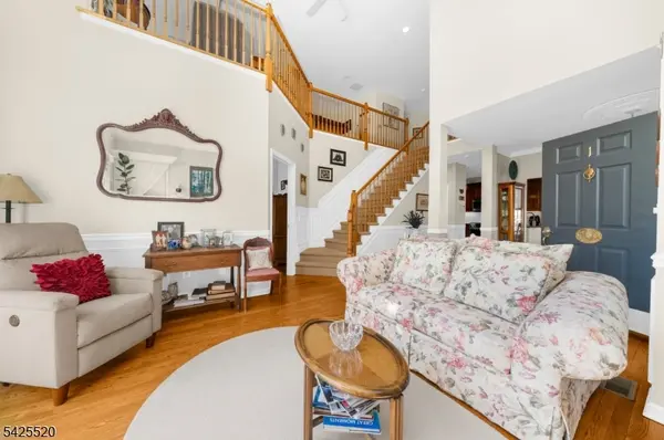 1 Westgate Dr, Clinton Twp., NJ 08801