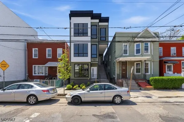 161 Woodlawn Ave #3, Jersey City, NJ 07305