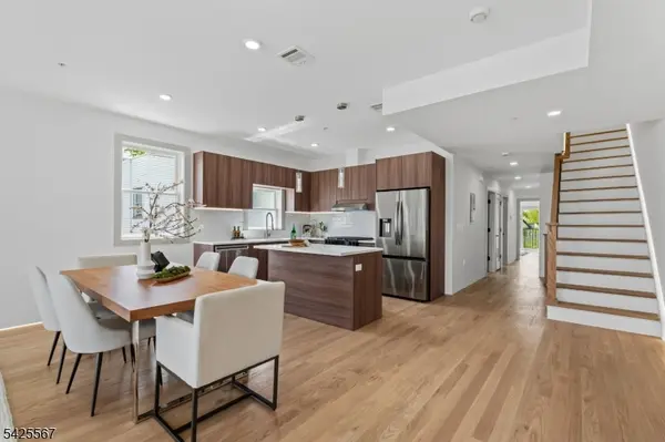 161 Woodlawn Ave #3, Jersey City, NJ 07305