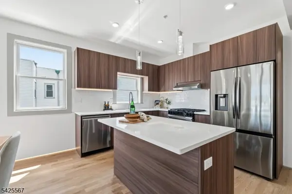 161 Woodlawn Ave #3, Jersey City, NJ 07305