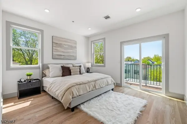 161 Woodlawn Ave #3, Jersey City, NJ 07305