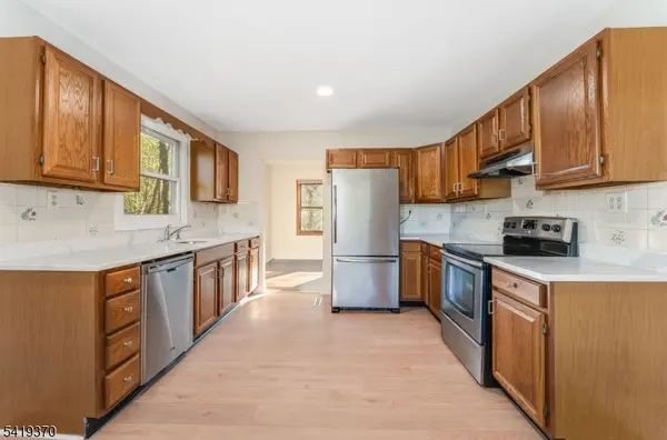 10 Glenn Ave, Glen Gardner Boro, NJ 08826