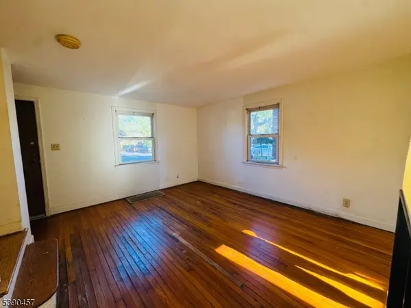 374 Raleigh Rd, Rahway City, NJ 07065