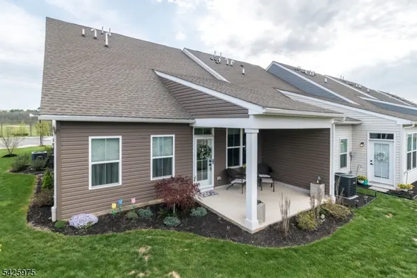 2 Sharp Shinned Ct, Washington Twp., NJ 07882