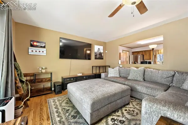 430 Hackberry DR, Colorado Springs, CO 80911