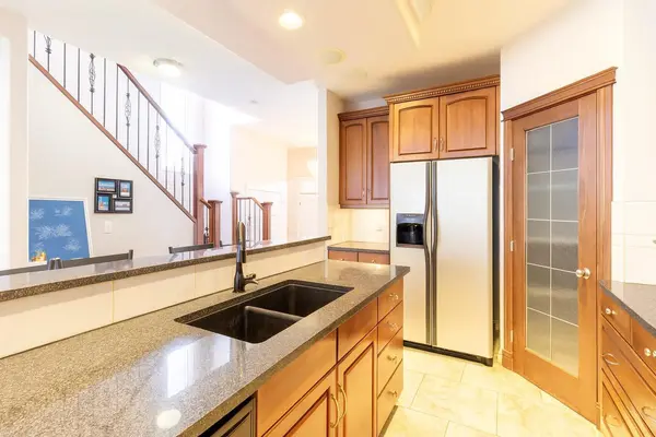 1421 40 ST SW, Calgary, AB T3C 1W8