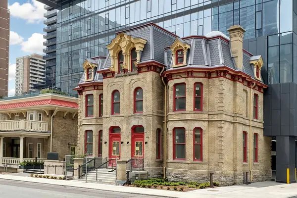 634 Church ST #1008, Toronto C08, ON M4Y 0G9