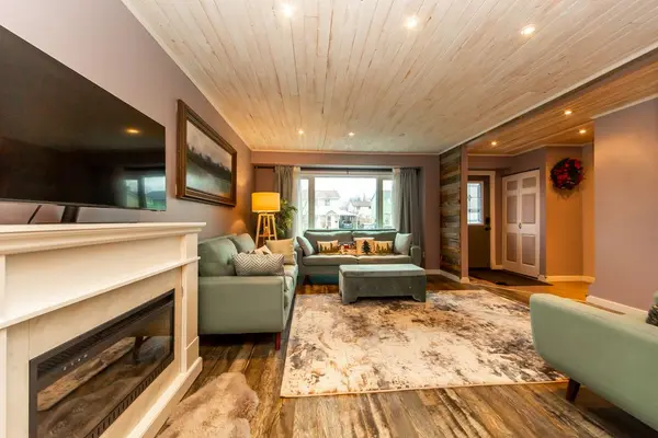 1499 Fenelon CRES, Oshawa, ON L1J 6G2