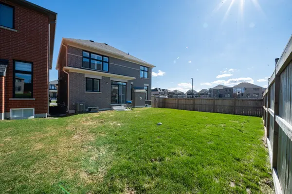 1 Ainslie Hill CRES, Georgina, ON L0E 1R0