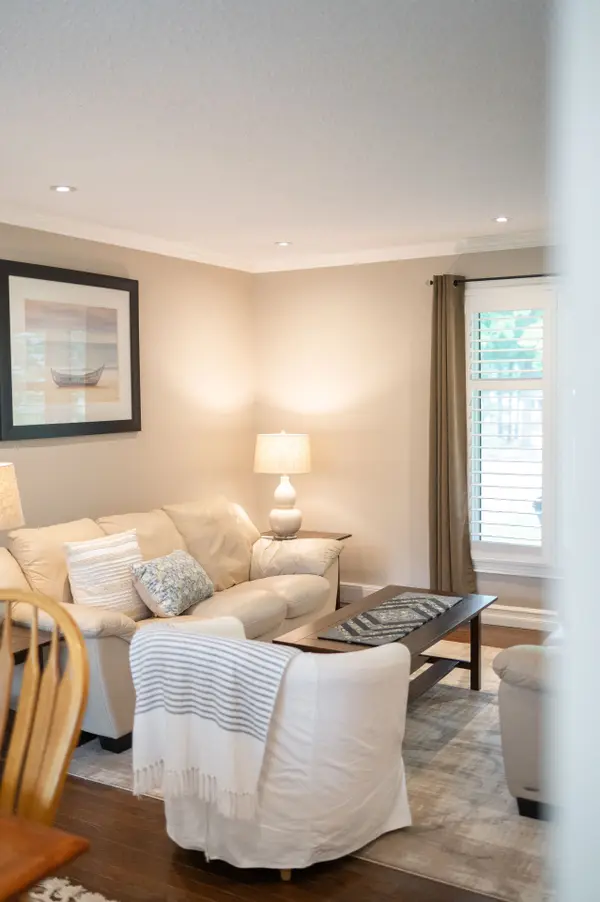 27 Thicketwood PL, Ramara, ON L0K 1B0