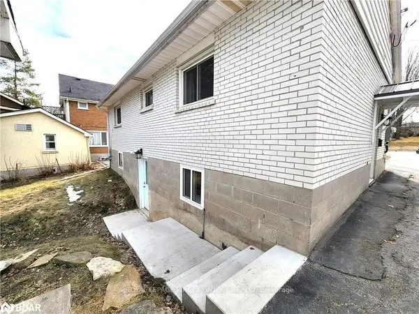 320 Mississaga ST W #2, Orillia, ON L3V 3C1