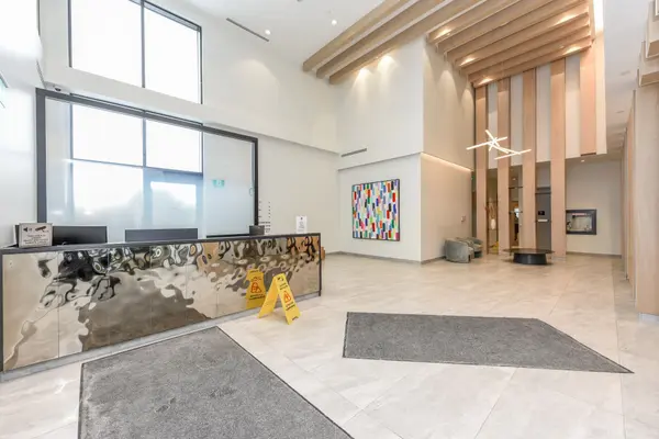 86 Dundas St. ST E #323, Mississauga, ON L5A 0B1