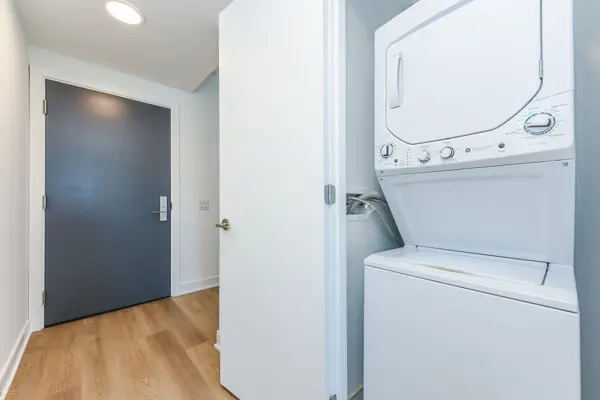 86 Dundas St. ST E #323, Mississauga, ON L5A 0B1