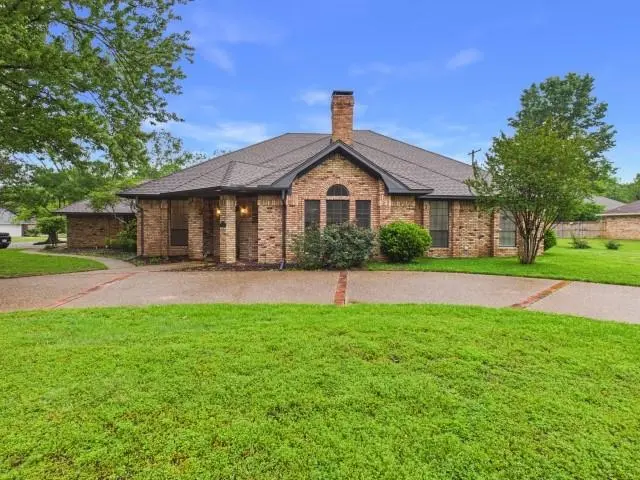 1178 E Oval Drive, Athens, TX 75751