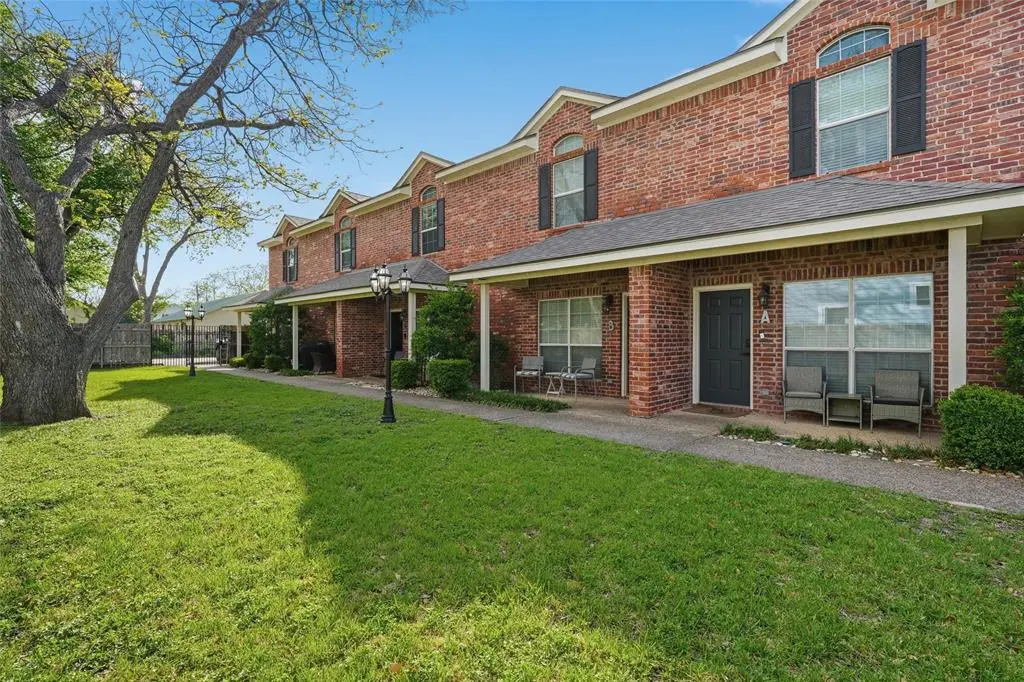 1809 S 11th Street #B, Waco, TX 76706