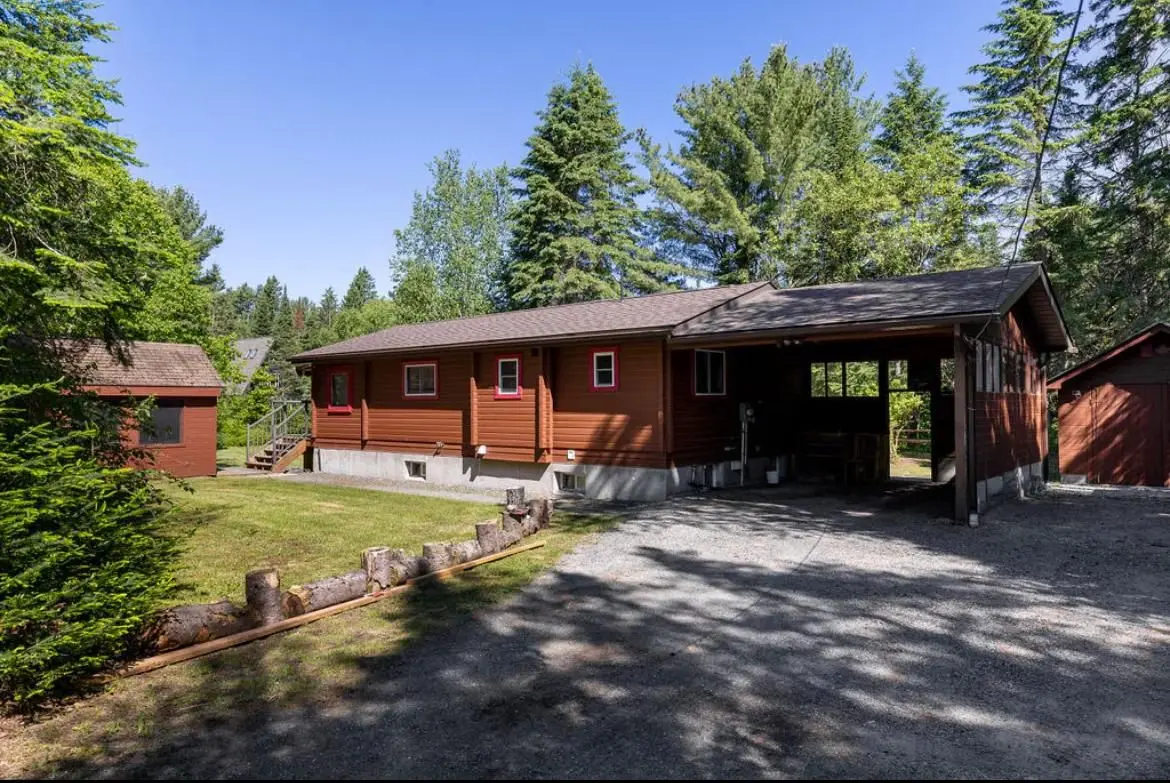 27 Groeger RD, Huntsville, ON P1H 2J4