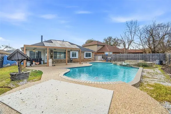 8304 Cloverglen Lane, Fort Worth, TX 76123