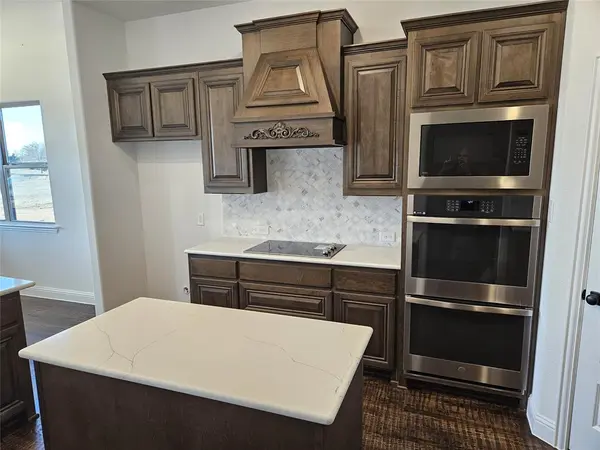 385 Willie's Court, Whitesboro, TX 76273