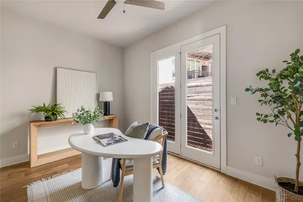 381 E Greenbriar Lane #401, Dallas, TX 75203