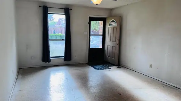 2405 Donna Drive, Grand Prairie, TX 75051