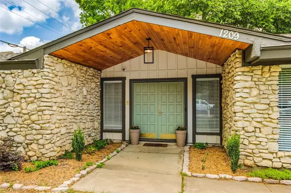 1209 Wade Drive, Bedford, TX 76022