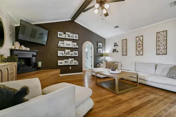 6917 Smithfield Road, North Richland Hills, TX 76182