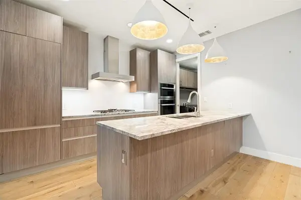 3130 N Harwood Street #905, Dallas, TX 75201