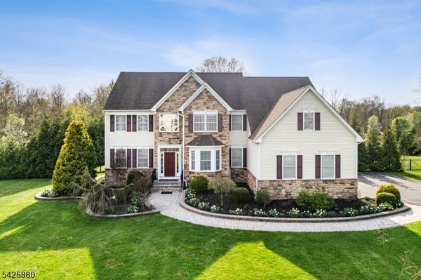 5 Rigger Ct, Hillsborough Twp., NJ 08844