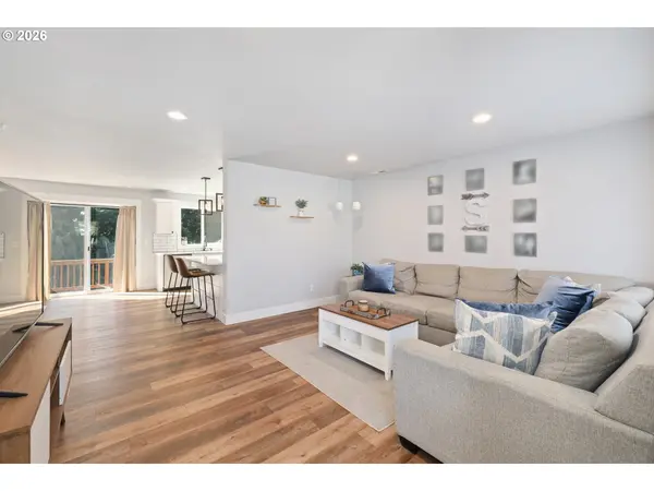 204 SAINT HELENS WAY, Winlock, WA 98596