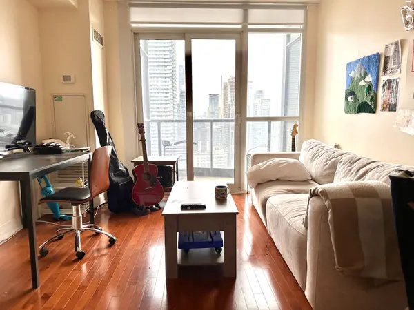 21 Carlton ST #3202, Toronto C08, ON M5B 1L3