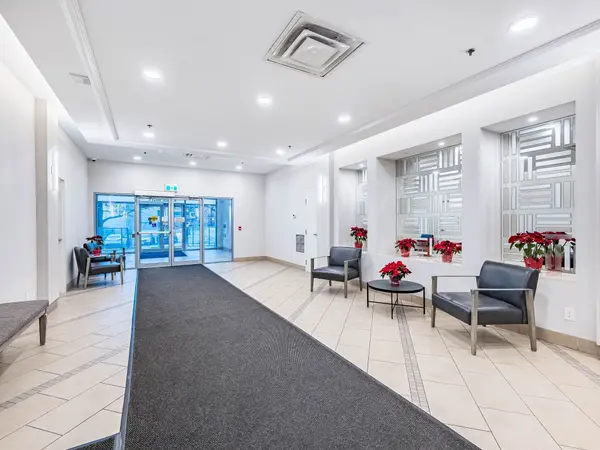 9 George ST N #1602, Brampton, ON L6X 0T6