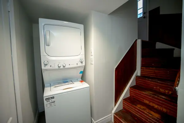 521 Wildwood DR #Lower, Oakville, ON L6K 1V1