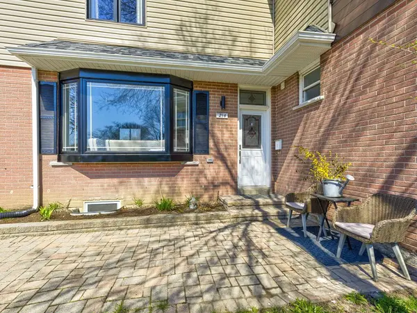 214 Folkstone CRES, Brampton, ON L6T 3N6