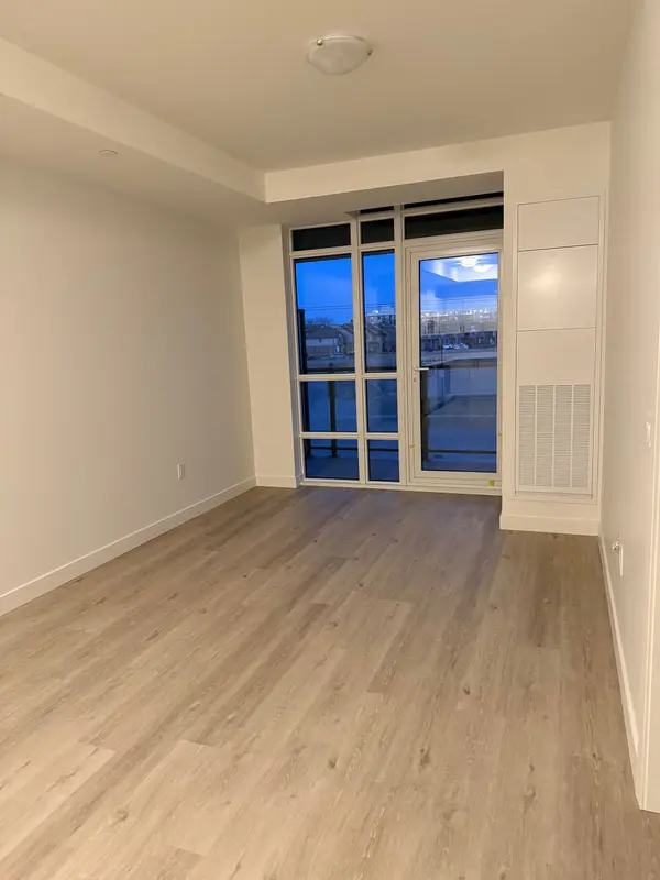 461 Green RD #215, Hamilton, ON L8E 0L5