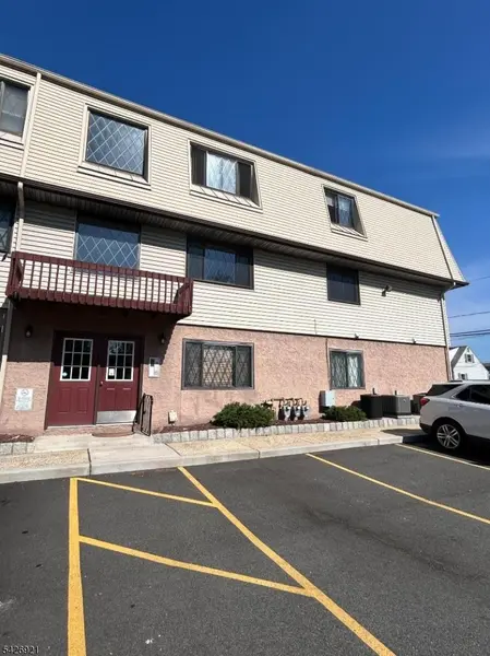 846 Riverside Ave #202, Lyndhurst Twp., NJ 07071