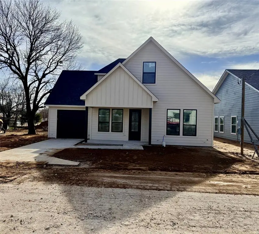 203 W Cherry Street, Nocona, TX 76255