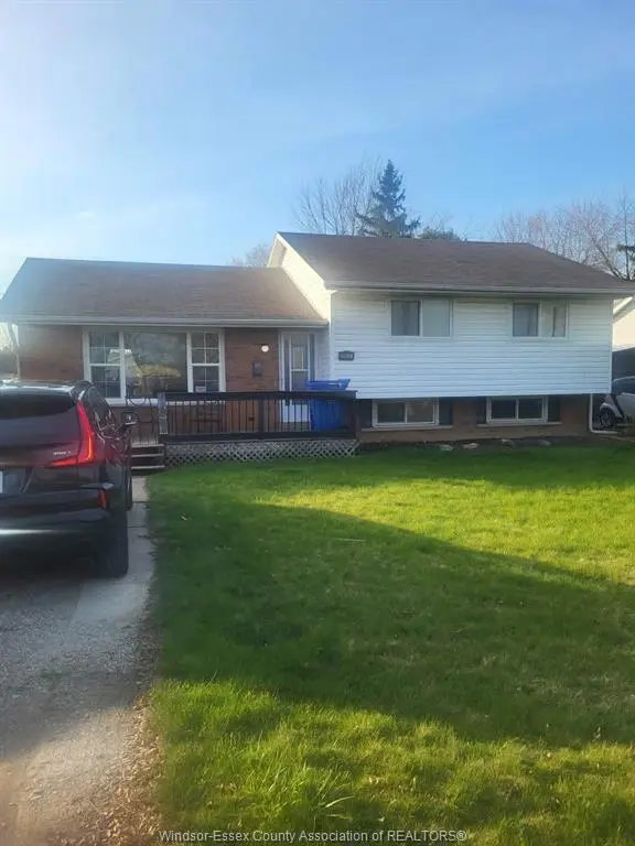 215 FAIRVIEW Avenue East, Essex, ON N8M 1X9