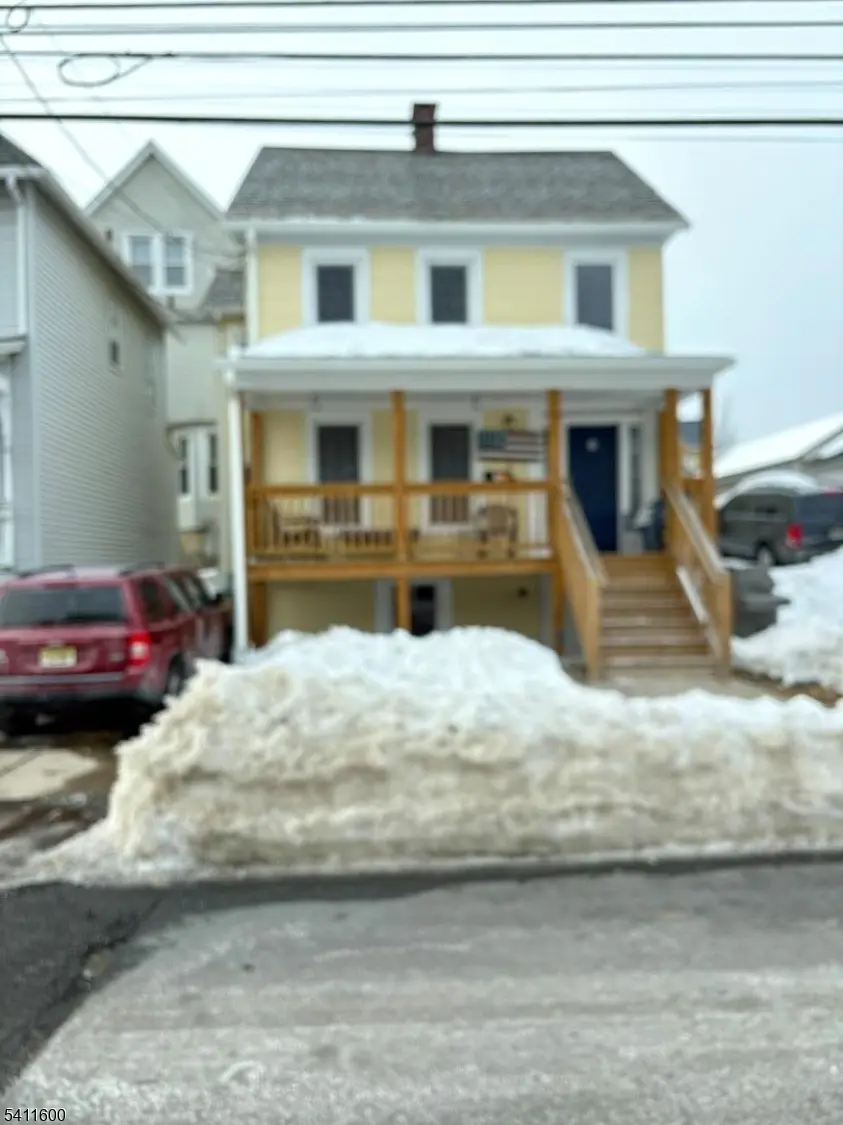 6 Madison St, Newton Town, NJ 07860