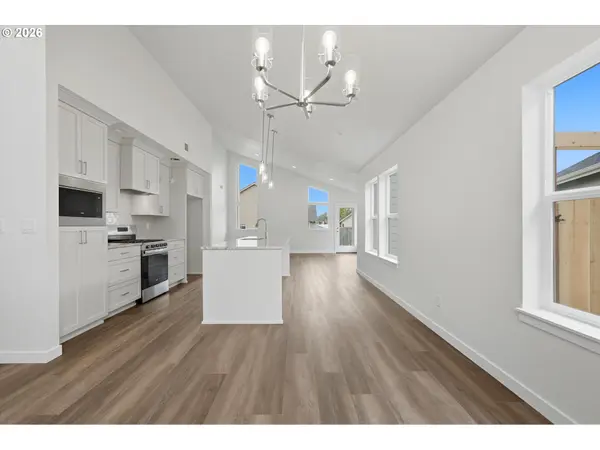 1723 SE Hankel ST, Dallas, OR 97338