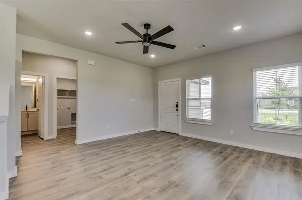 4062 Clovis Street, Midlothian, TX 76065