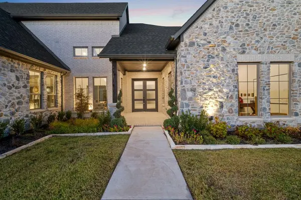 324 Chapel View Court, Heath, TX 75032