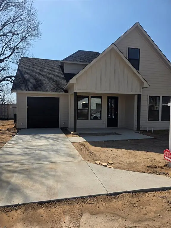 203 W Cherry Street, Nocona, TX 76255