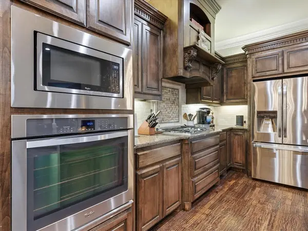 2115 N Hill Drive, Irving, TX 75038