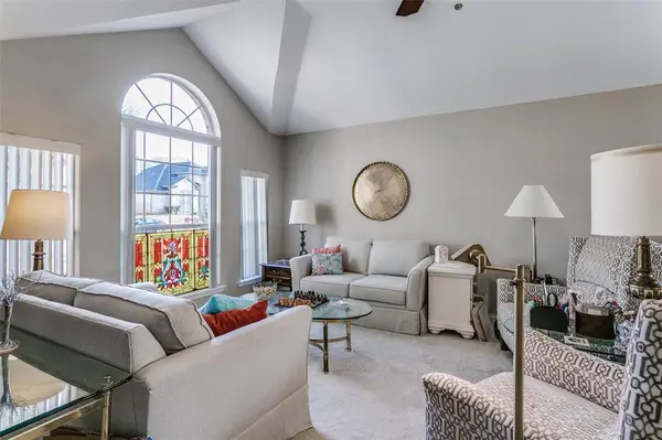 1051 Summit Park, Lewisville, TX 75077