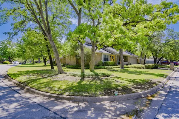 2205 Prestonwood Drive, Arlington, TX 76012