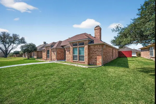 2229 Country Valley Road, Garland, TX 75041