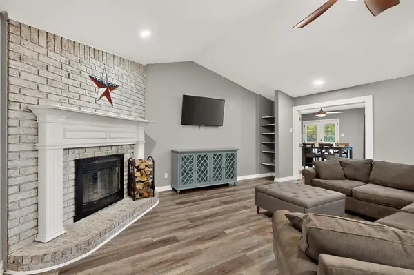 417 Creekmeadow Lane, Lewisville, TX 75067