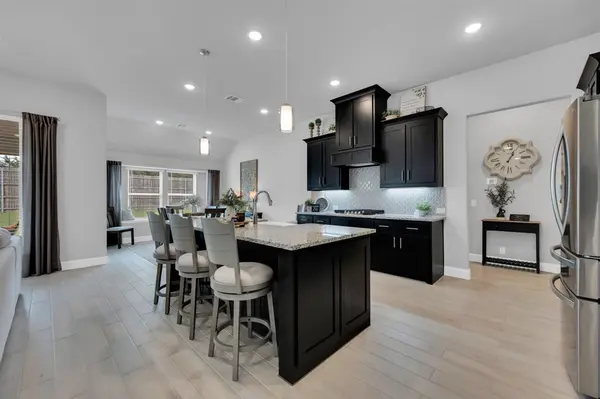 922 Cardinal Drive, Midlothian, TX 76065