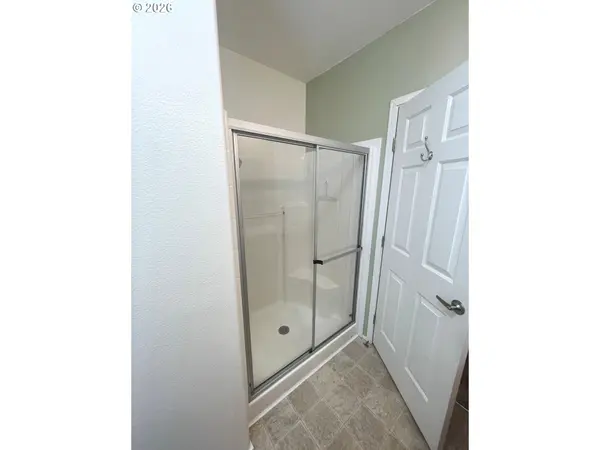 18277 S TREETOP DR #116, Oregon City, OR 97045